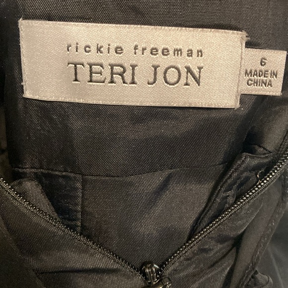 Teri Jon by Rickie Freeman Womens Size 6 Black Maxi Dress 100% Silk Gown Rosette - Picture 7 of 12